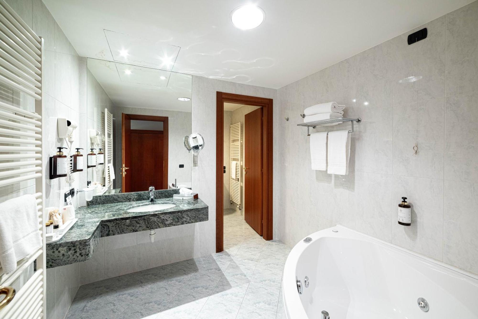 Phi Hotel Cavalieri Bra Ngoại thất bức ảnh